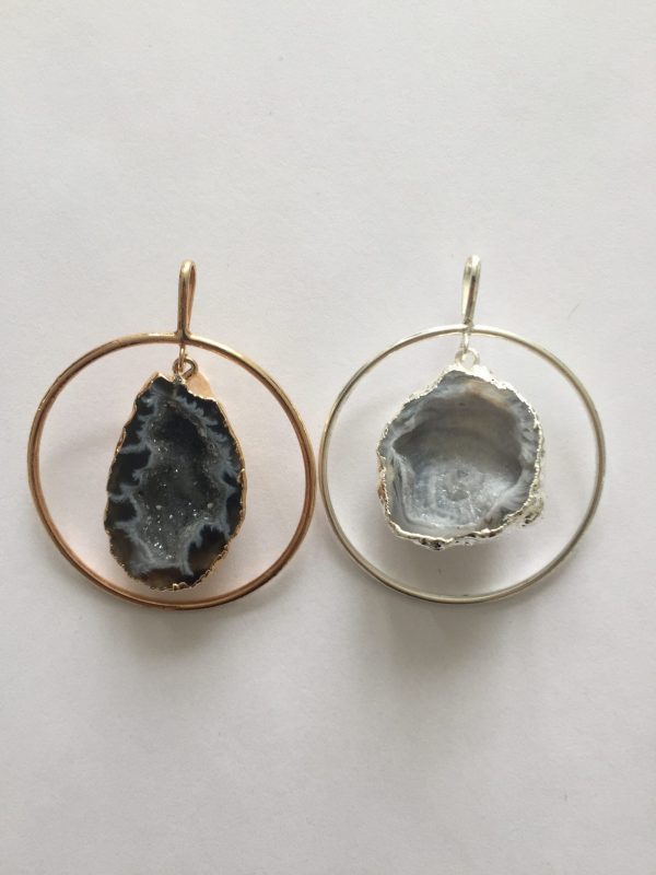 DANGLE GEODE PENDANT
