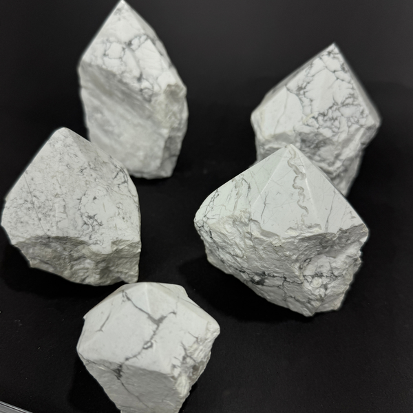 Howlite Top Polished Points (8059) - 1.9kg