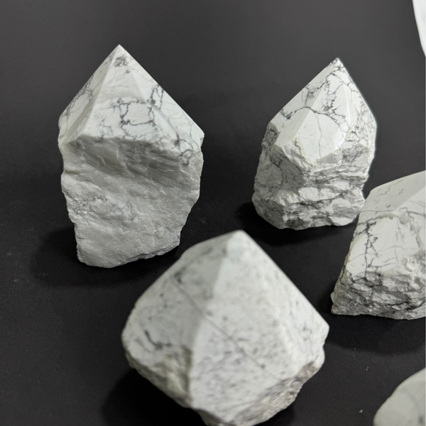 Howlite Top Polished Points (8059) - 1.9kg