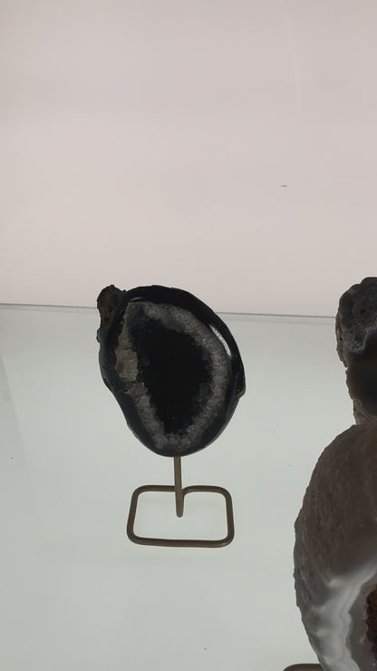 Agate Geode On Stands (1,27kg)