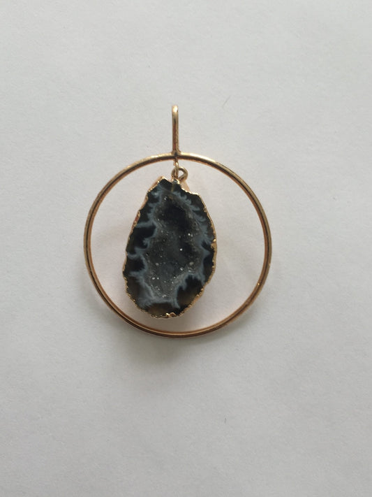 DANGLE GEODE PENDANT